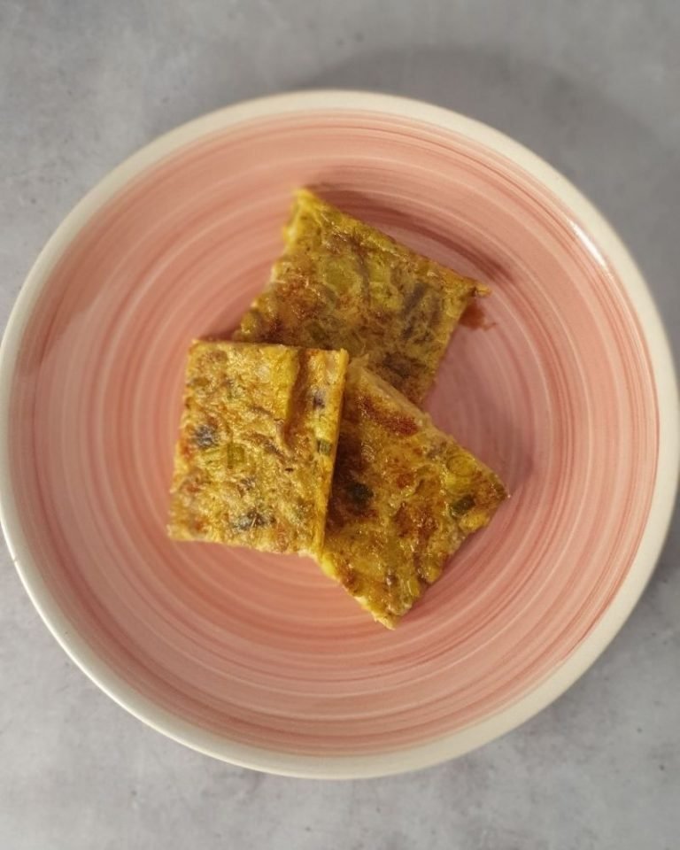 frittata di ceci senza uova con porri e cipolla