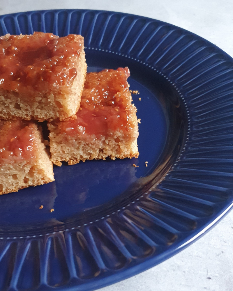 Torta soffice senza glutine con burro di mandorle e marmellata